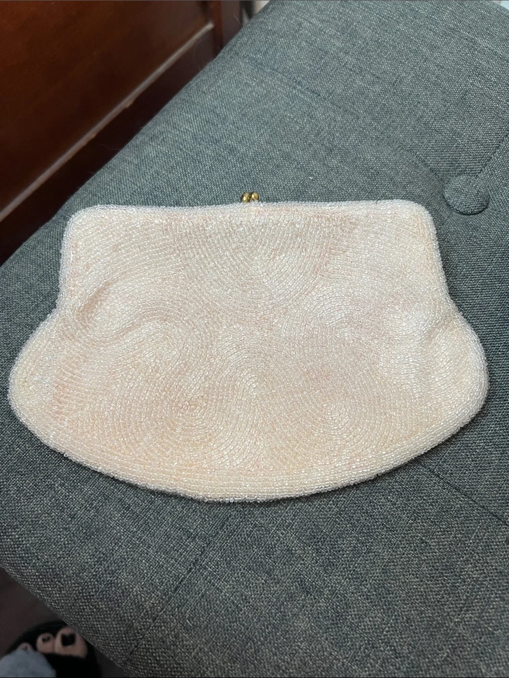 Walborg light pink Beaded Kiss-Lock Clutch